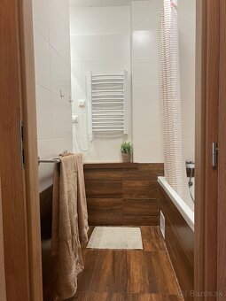 Izba s balkónom - 5