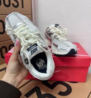 Nike Vomero 5 Photon Dust Metallic - 5