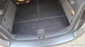 Predam Wollkswagen Touran 2.0 TDI 7 miestny - 5