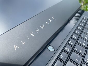 najvyššia konf. - Alienware 15 R4 - CPU i9 / 4k LCD /GTX1080 - 5