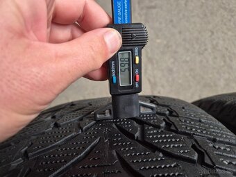 255/60 r18 zimné 4 ks NOKIAN dezén 5,9-4,5 mm - 5