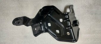 Toyota Prius V 5 - pirela Mercedes EQB Vito - kryt zrkadla - 5