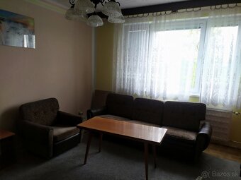 Darujem starší gauč s 2 kreslami a stolíkom - 5