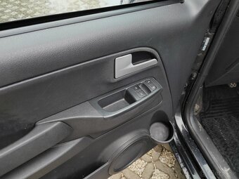 Volkswagen Fox 1.2 benzín 2009 - 5