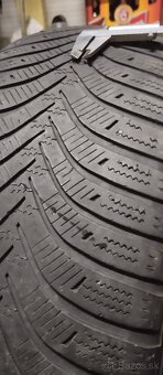 Predám dve zimné pneumatiky Hankook 205/55r16 - 5
