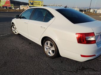 Octavia 1.6 TDI sedan perleť NAVI Vyhrev vzadu - 5