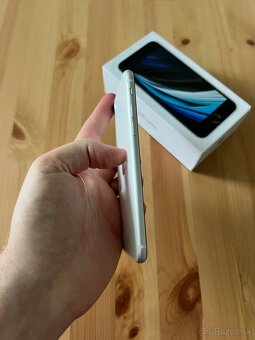 Apple iPhone SE 2020 256GB White 100% batéria - 5