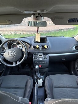 Renault clio III hatchback - 5