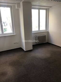 Na prenajom lacná priestranna kancelária na Dlhej ulici. - 5