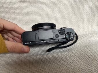Sony Cyber-shot RX100 Mark IV - 5