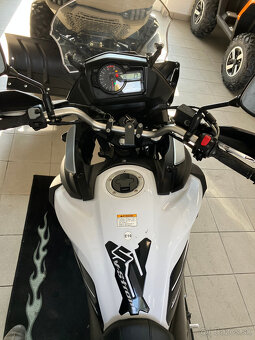 Suzuki DL650 V-Strom - 5