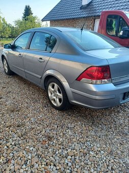 Rozpredám Opel Astra H Sedan 1.7CDTi 74kw M6 2008 - 5