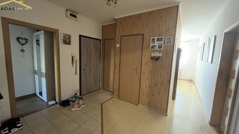 Ponúkame na predaj 4- izbový dvojgeneračný byt s balkónom. - 5