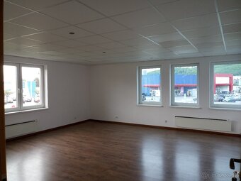 budova pri Tescu - 5