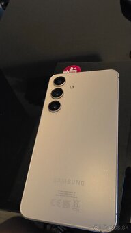 Samsung S24 - 5