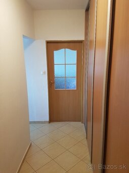 Dlhodobo prenajmem 1-izbovy byt v Koseci - 5