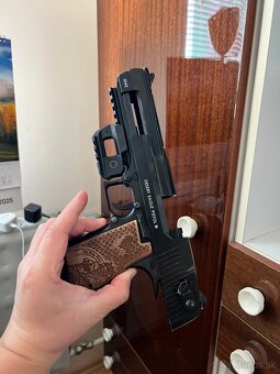 Desert Eagle Poker Edition iba 300ks na svete - 5