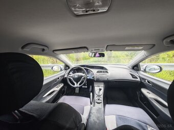 Predám Honda Civic 1.6i 5dverová s automatickou prevodovkou - 5