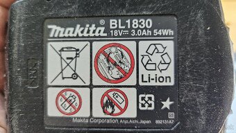 Uhlova aku bruska makita DGA452RFJ - 5