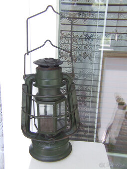 Vojenska petrolejová lampa. Pekná tmavá zelená farba. - 5