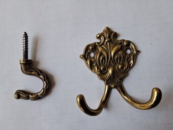 MOSADZNÉ VEŠIAKY - 5