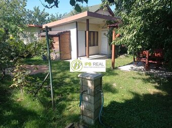 Záhrada s dvojchatou v lokalite Mokráň Záhon pri Zlatých pie - 5