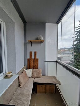 Menší zariadený 2KK centrum + zasklený balkón - 5
