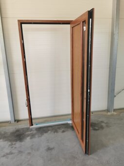 Zlatý dub speciál 100x210 Vchodové plastové dvere - 5