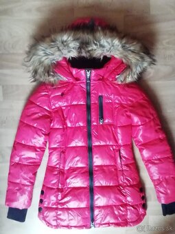 Červená vetrovka - 5