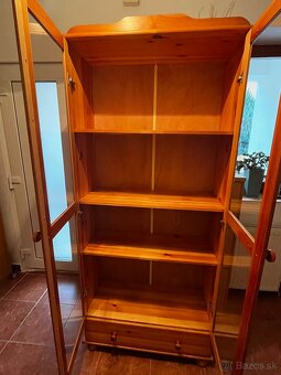 Drevenná vitrína - 5