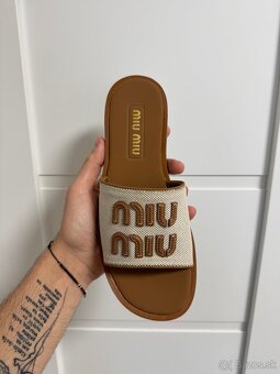 Miu Miu appliqué-logo slides - 5