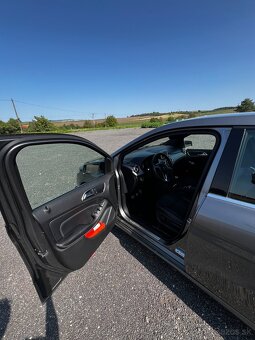 Mercedes Benz B200 - 5