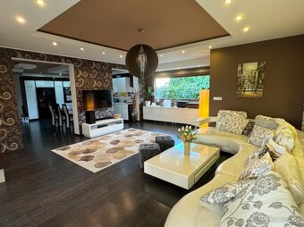 Predaj priestranného 4-izbového rodinného domu v stredomo - 5