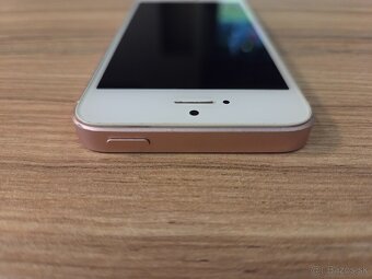 Apple iPhone SE (2016) - 5