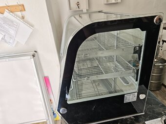 Predám chladiacu vitrínu na predaj zákuskov - 5