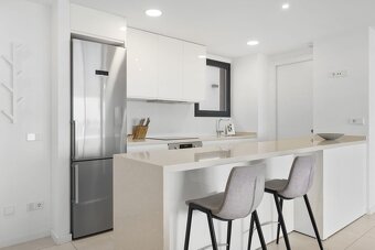 Úžasný priestranný apartmán s krásnou terasou vo Fuengirole - 5