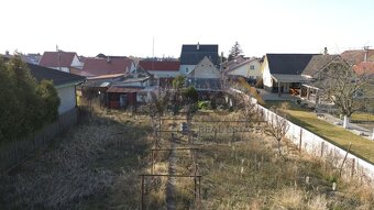 Pôvodný rodinný dom v Gajaroch s priestranným pozemkom - 5