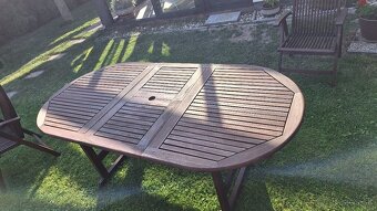Predám zostavu - záhradný rozkladací stôl so 4 stoličkami. - 5