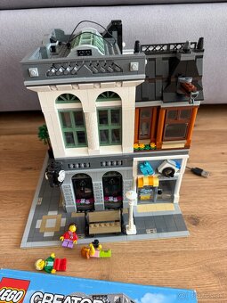 LEGO Creator Expert 10251 Brick Bank - Z VÝSTAVKY + SVĚTLA - 5