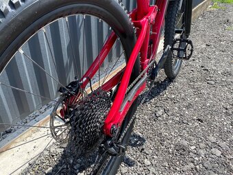 Trek Slash 9.7 Cobra Blood to Magneta Fade, Carbon - 5