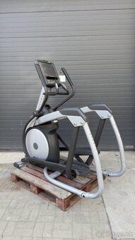Eliptický trenažér Matrix E7xe - 5