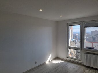 Moderný zrekonštruovaný dvojizbový byt s loggiou v Lučenci - 5