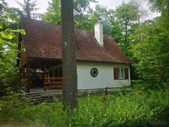 KOMPLETNE ZARIADENÁ CHATKA V NÁDHERNOM VIDIECKOM ŠTÝLE - 5