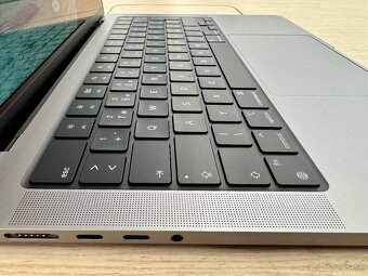 MacBook Pro (14-palcový, M3) - 5