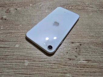 Iphone se 2020 biely plnefunkcny telefon s nabijacim kablom - 5