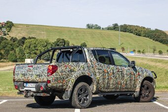 Mitsubishi L200 2.5 DI-D Double Cab A/T 4x4 - 5