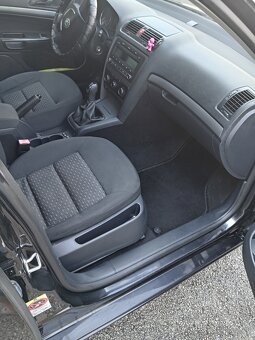 PREDÁM ŠKODA OCTAVIA 2 TOUR1,6 BENZIN r2011 KÚP. NA SLOV . - 5