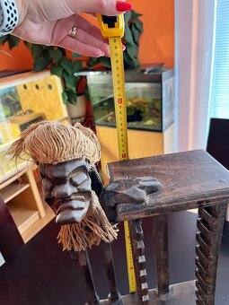 Drevený stojan s domorodcom - 5