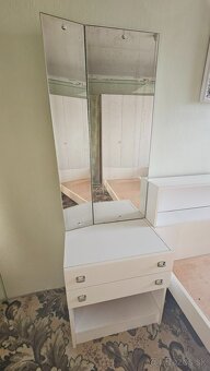 Posteľ/nočné stolíky/zrkadlo - 5