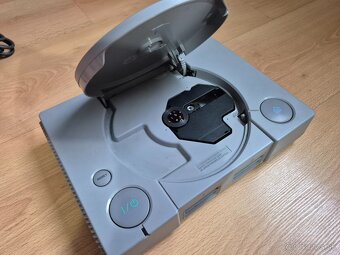 Predám Playstation 1 + 10 hier zadarmo. - 5